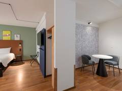 Zimmerbild 4
