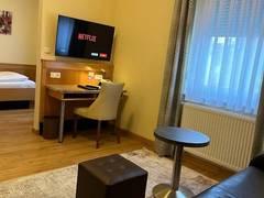 Zimmerbild 8