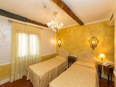 Zimmerbild 8