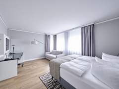 Zimmerbild 4