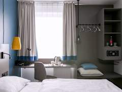 Zimmerbild 13
